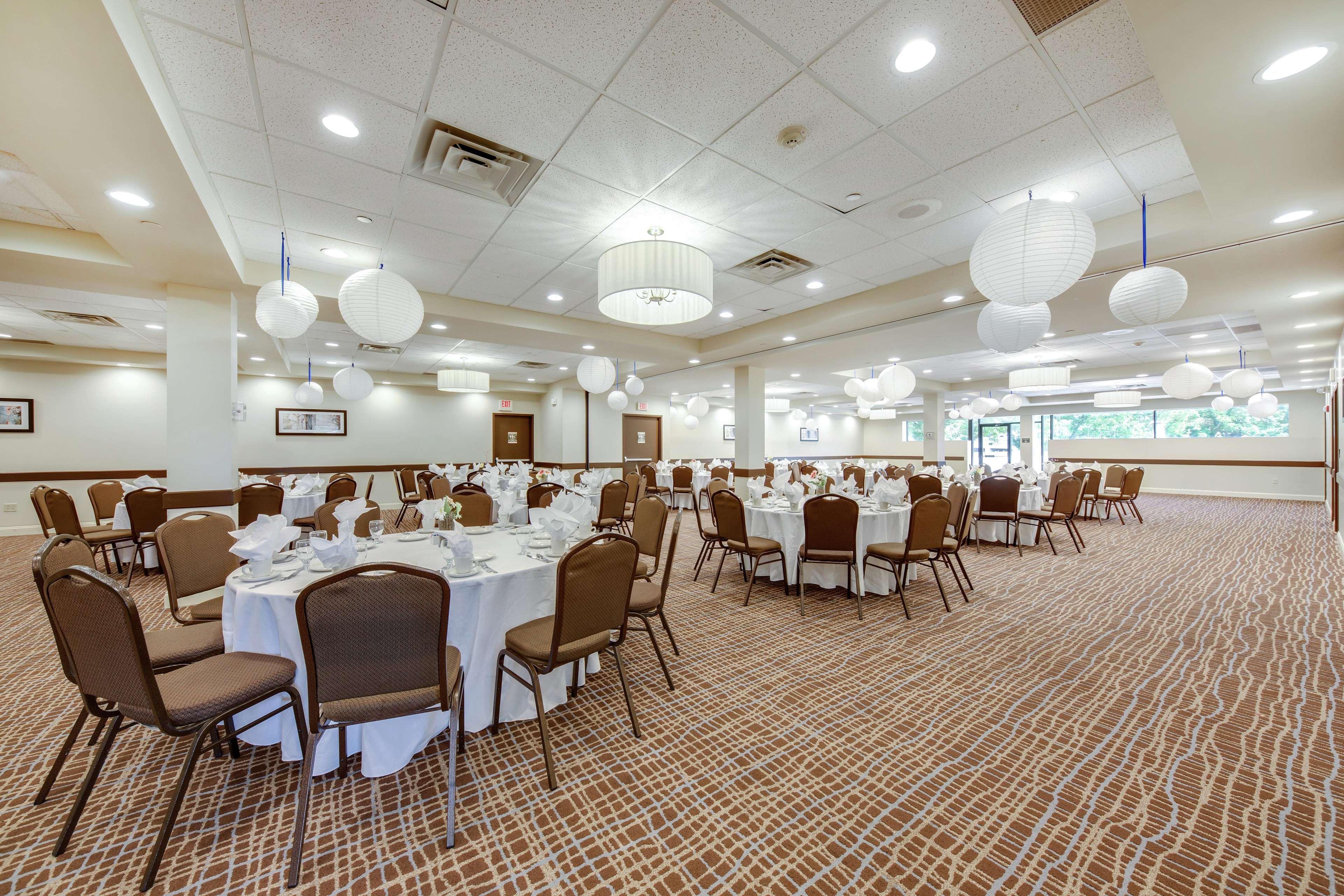Doubletree By Hilton Binghamton Hotel Exterior photo